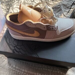 Jordan 1 low SE Craft